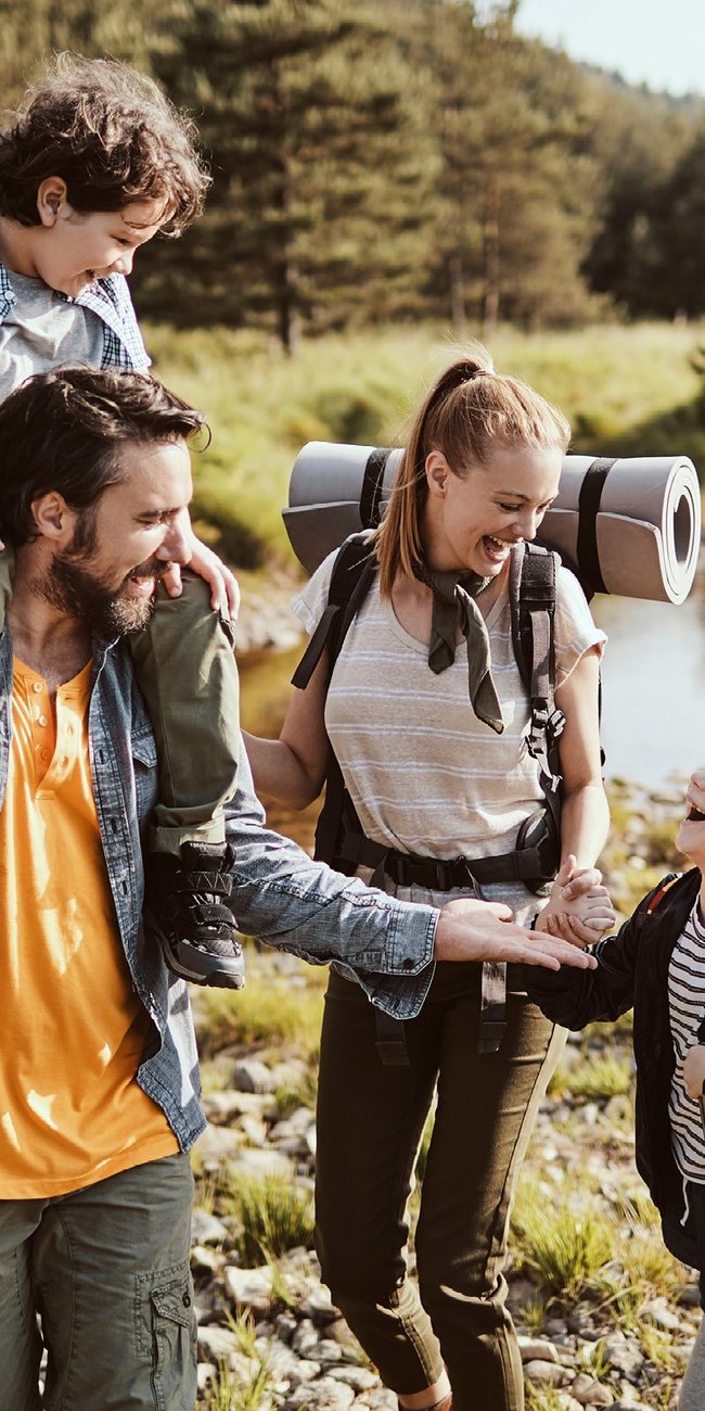 Familie beim Wandern