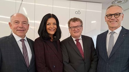 Aufsichtsratspräsident Max Hiegelsberger, Vorstandsdirektorin Kathrin Kühtreiber-Leitner, der frisch bestellte Vorstandsdirektor Robert Wasner, Generaldirektor Othmar Nagl